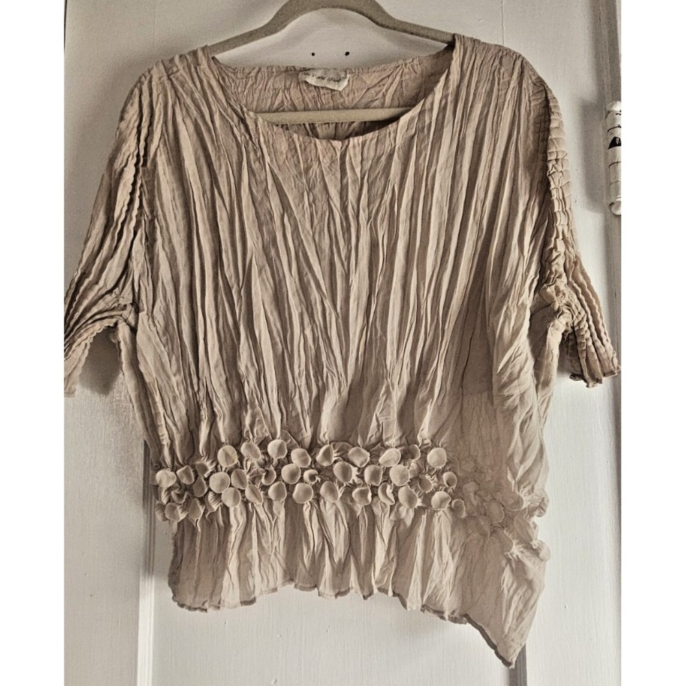 She's all that beige crinkled blouse pleated botanical embossed waist‎ M/L